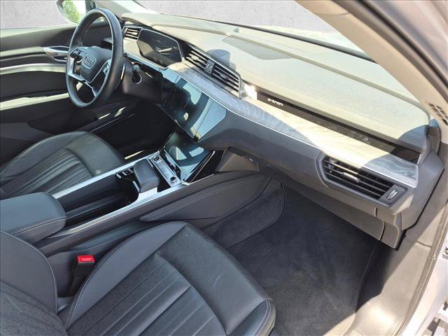 Used 2021 Audi e-tron Premium Plus w/ Premium Plus Package AWD/4WD image 22