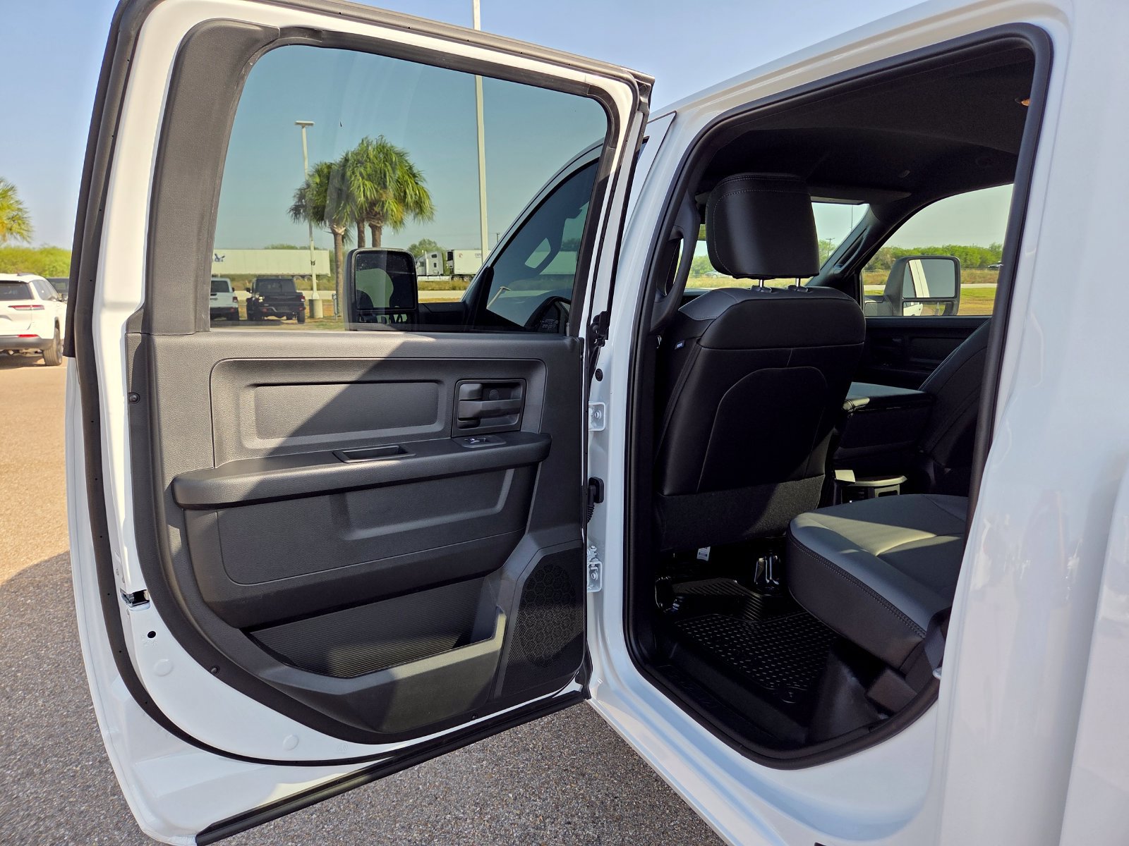 New 2026 RAM 3500 Tradesman w/ Chrome Appearance Group A AWD/4WD image 17