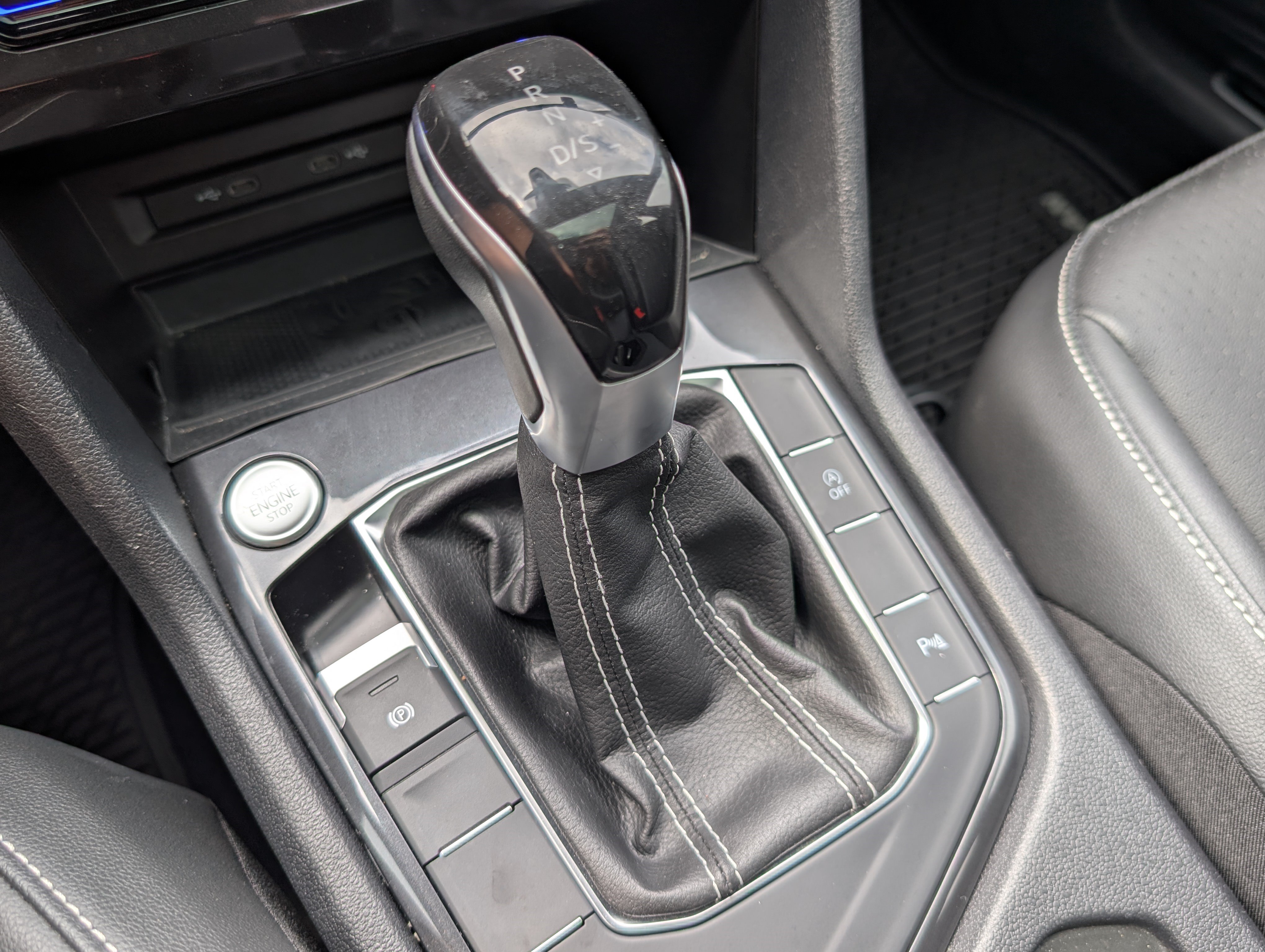Used 2023 Volkswagen Tiguan SE R-Line FWD image 32