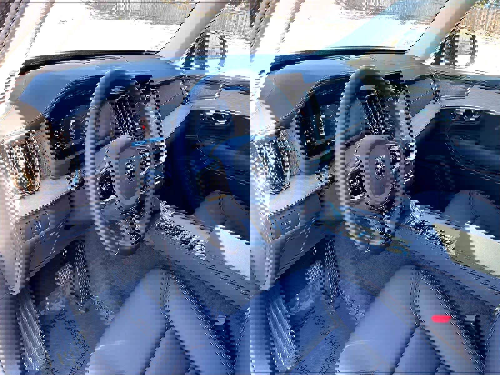 Used 2025 Volvo XC90 B5 Core w/ Protection Package Premier image 17