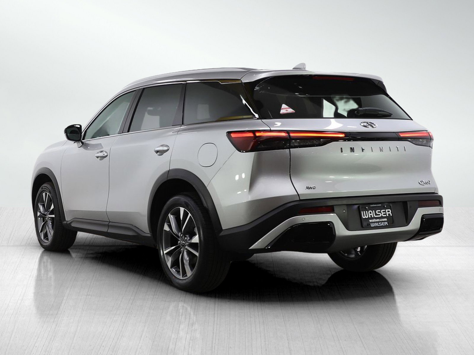 Used 2023 INFINITI QX60 Luxe image 3