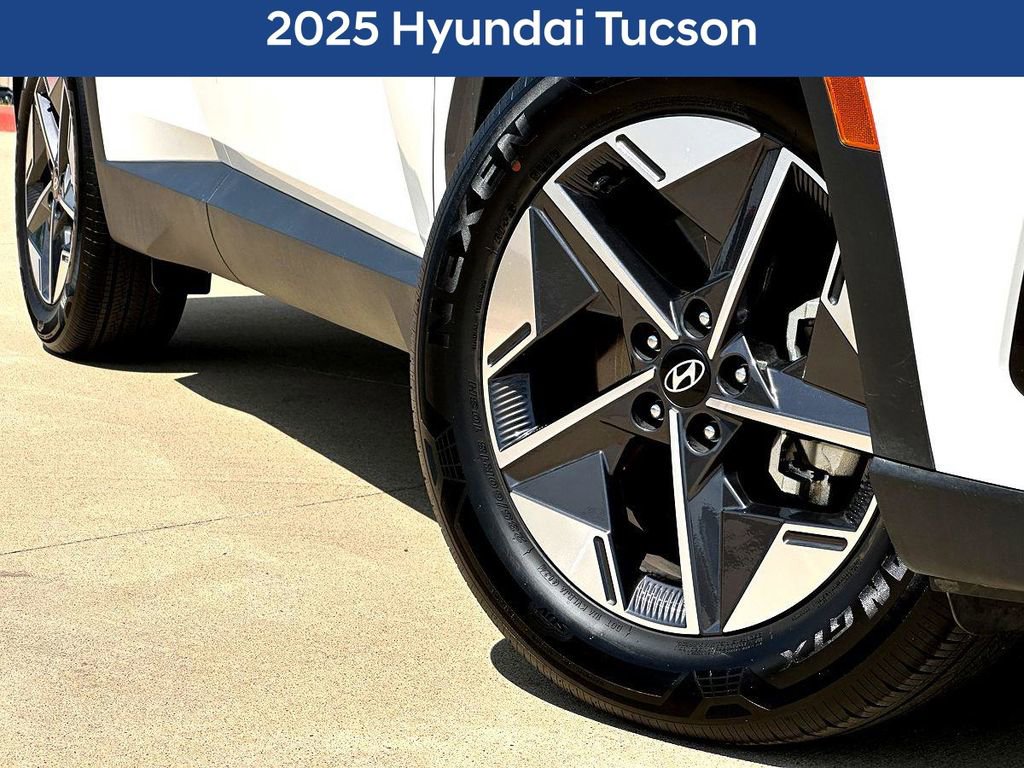 Used 2025 Hyundai Tucson SEL FWD image 2