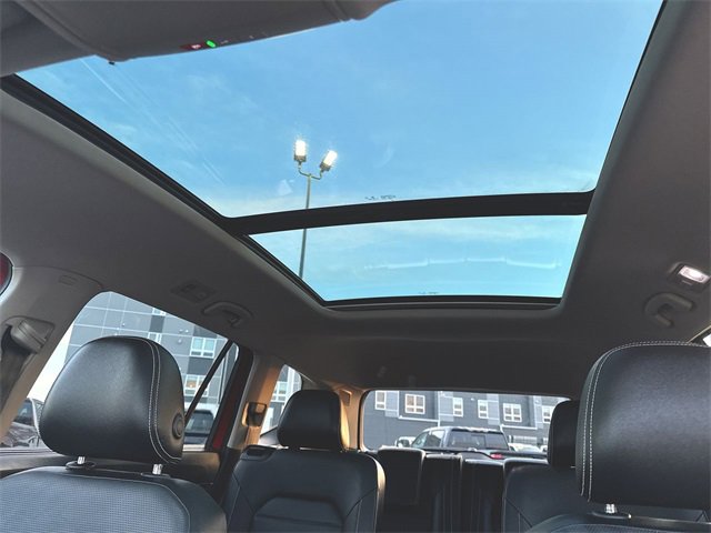 Used 2022 Volkswagen Atlas SEL Premium image 19