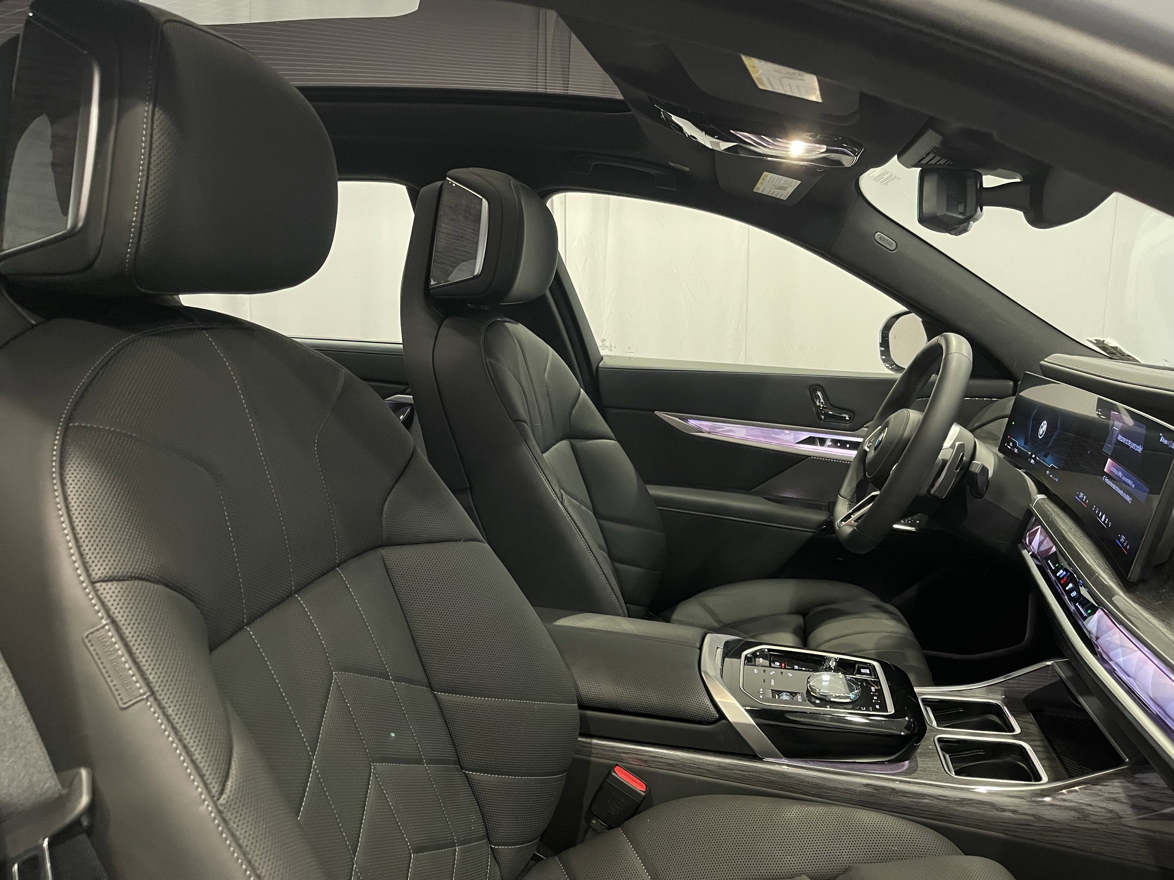 Certified 2024 BMW 760i xDrive w/ Premium Package 2 AWD/4WD image 15