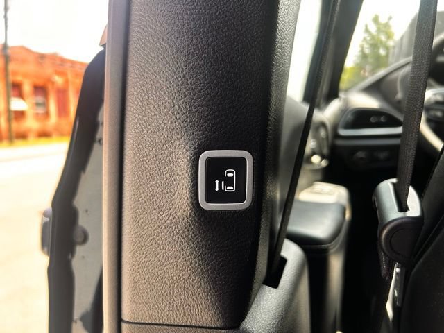 Used 2025 Chrysler Pacifica Select FWD image 21