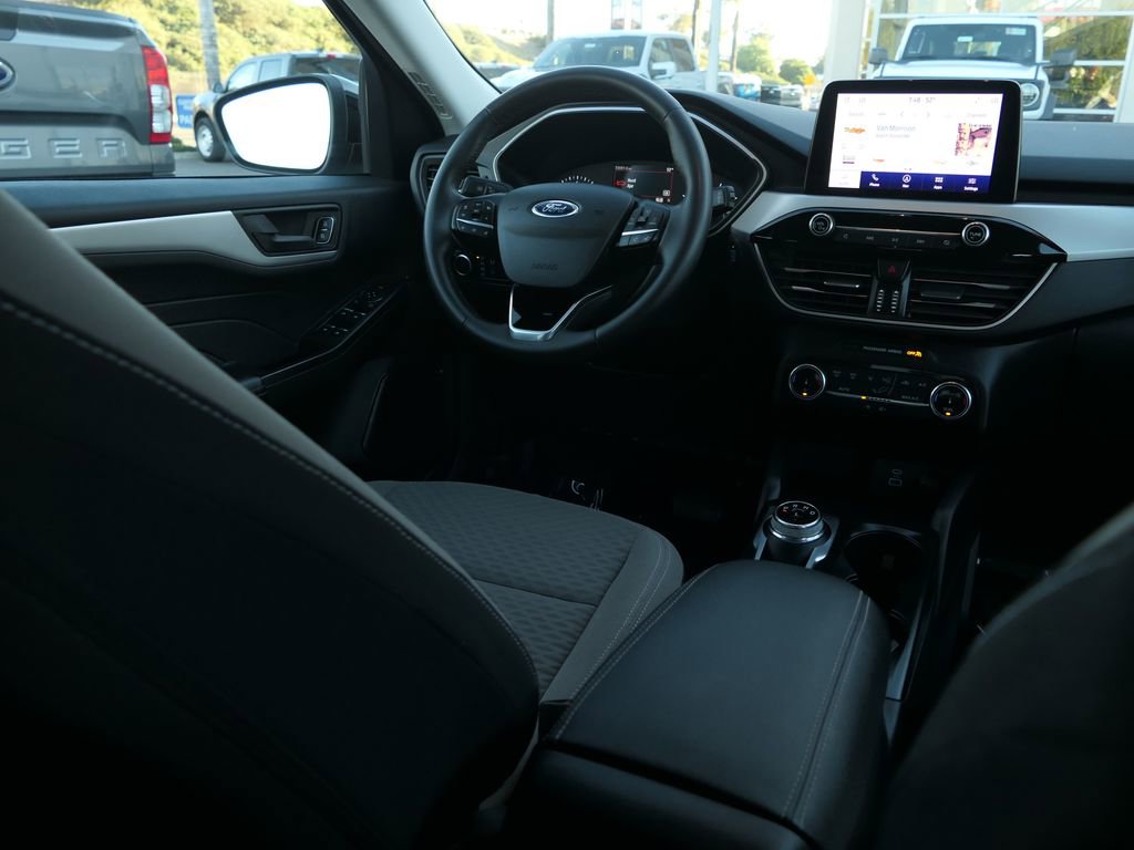 Used 2022 Ford Escape SE w/ SE Sport Appearance Package image 27