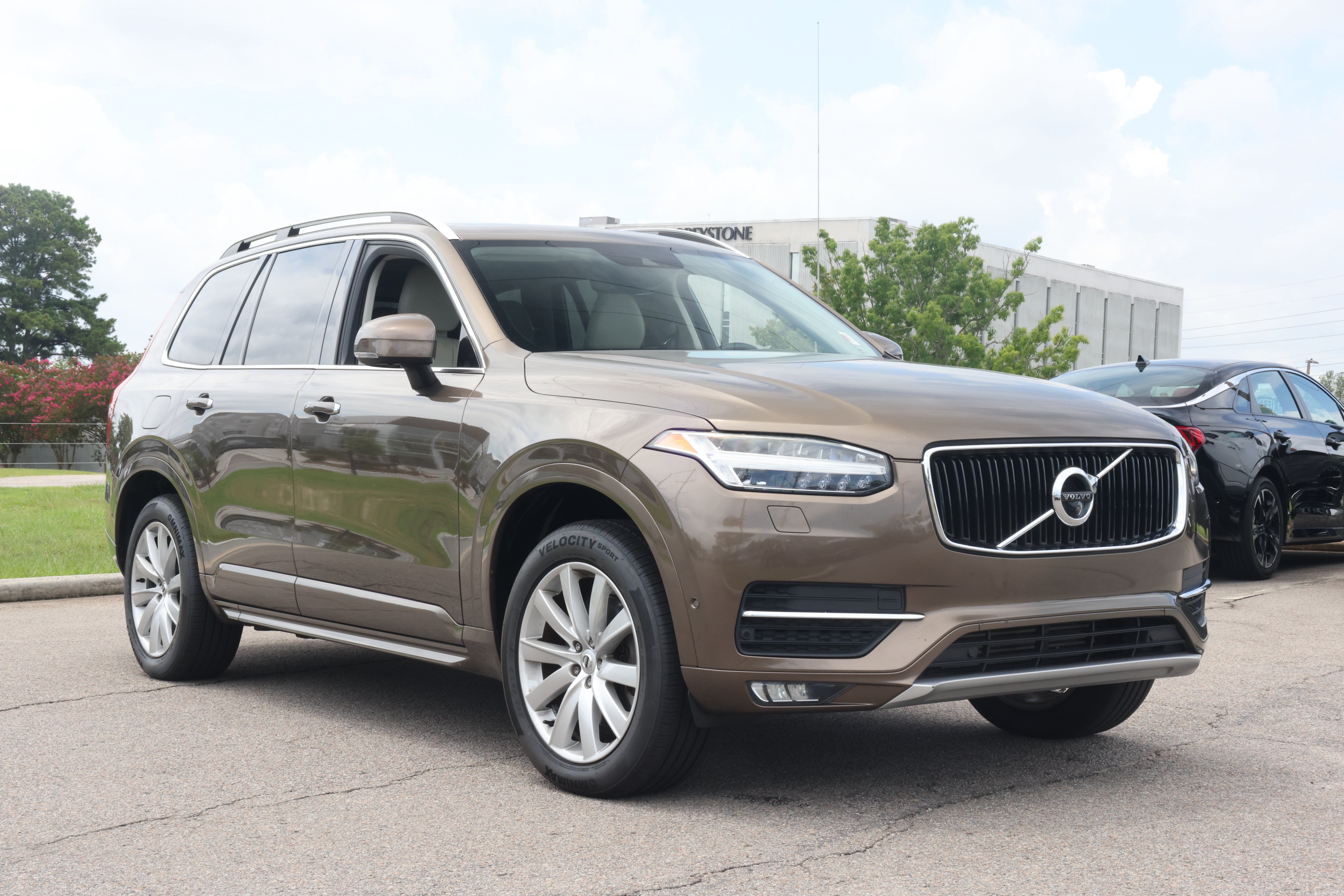 Used 2017 Volvo XC90 T6 Momentum w/ Vision Package AWD/4WD image 7