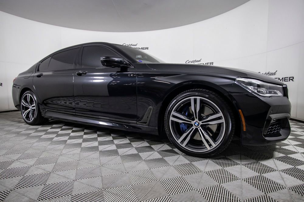 Used 2017 BMW 750i image 3