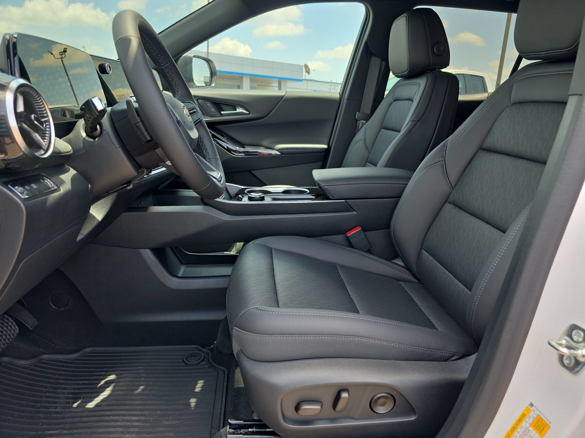 New 2026 Chevrolet Equinox LT w/ Convenience Package II FWD image 10