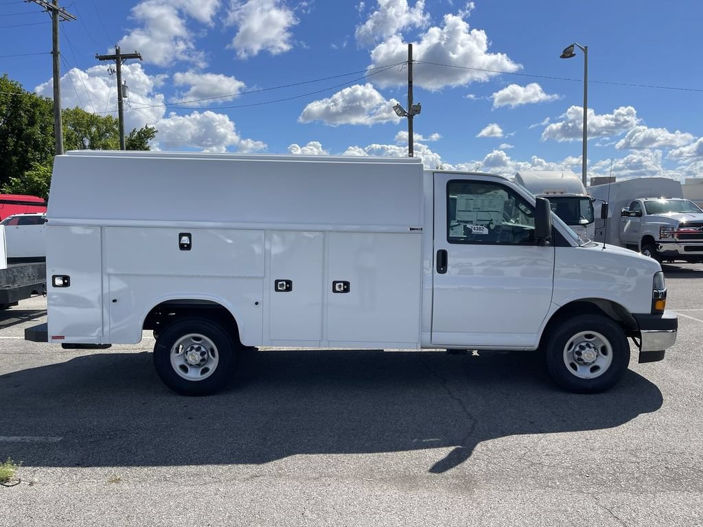New 2025 Chevrolet Express 3500 w/ Power Convenience Package RWD image 5
