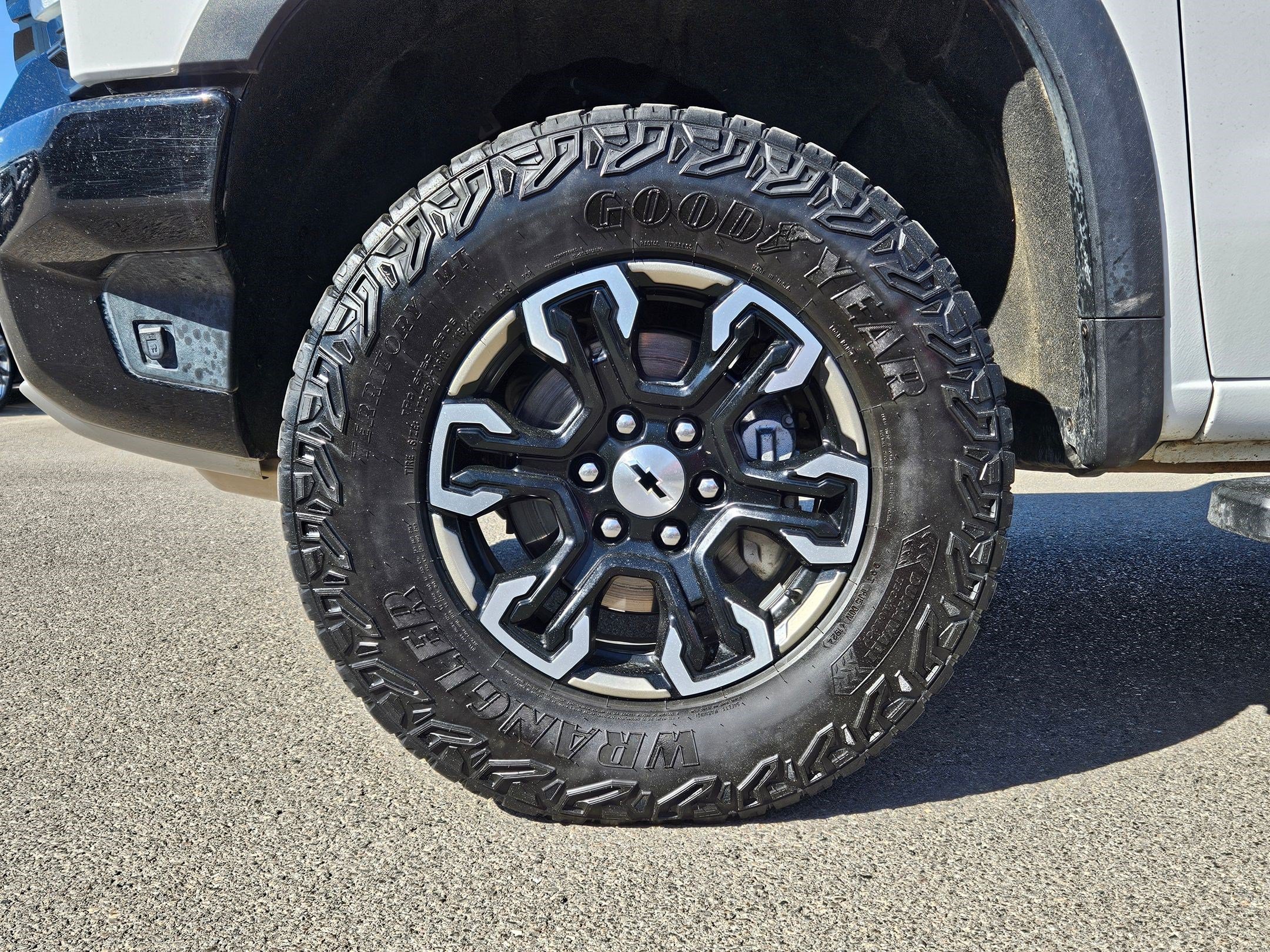 Used 2025 Chevrolet Silverado 1500 ZR2 w/ Technology Package AWD/4WD image 11