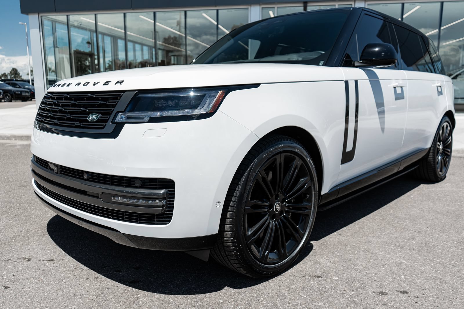 Used 2024 Land Rover Range Rover Long Wheelbase SE AWD/4WD image 20