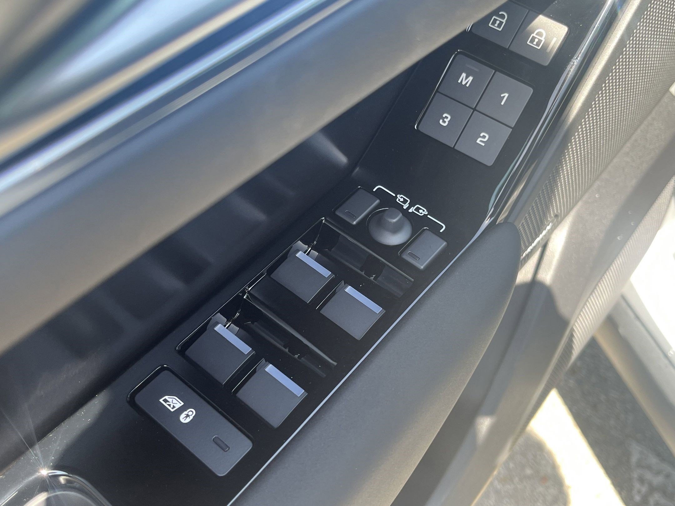New 2026 Land Rover Range Rover Velar Dynamic SE image 21