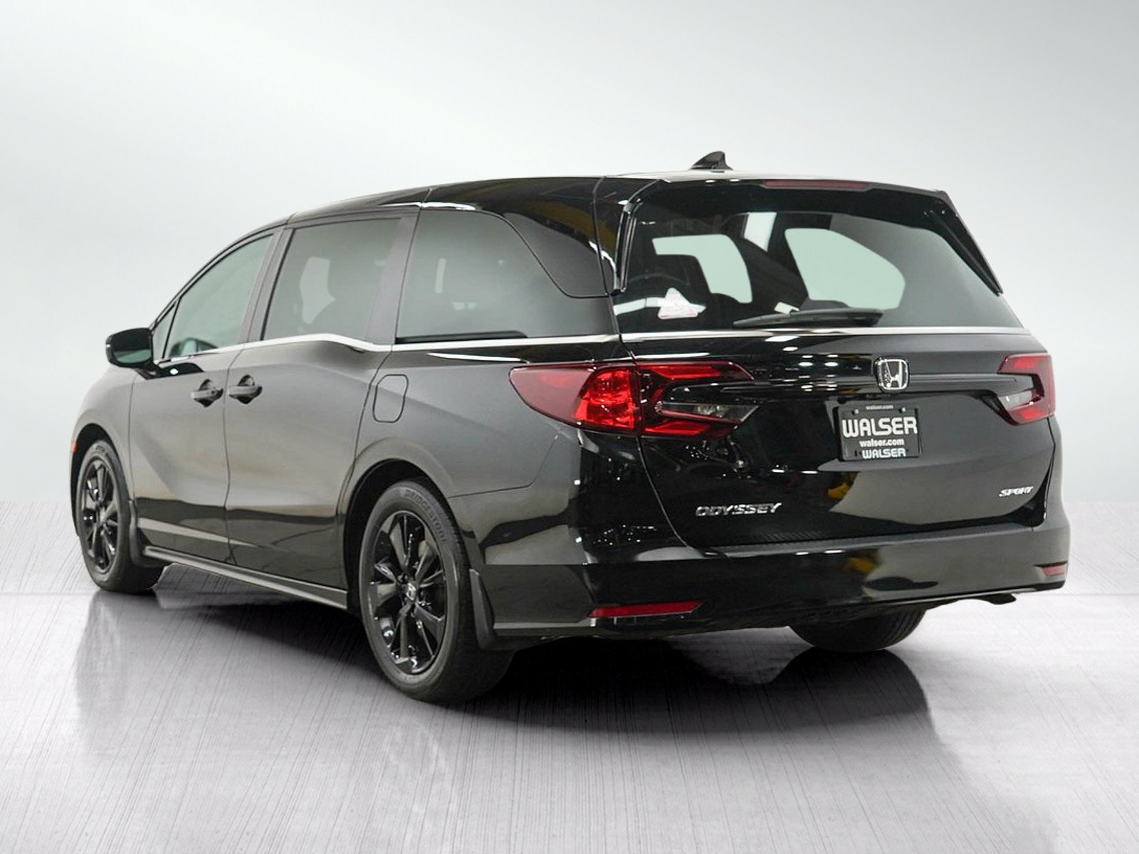 Used 2024 Honda Odyssey Sport image 3