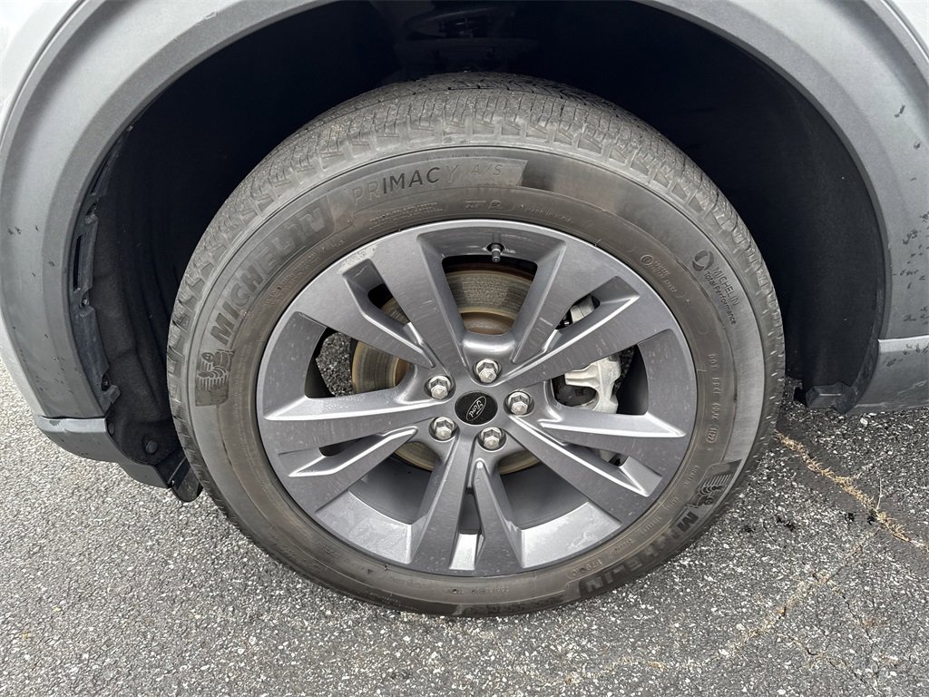 Used 2022 Ford Explorer XLT w/ Equipment Group 202A image 11