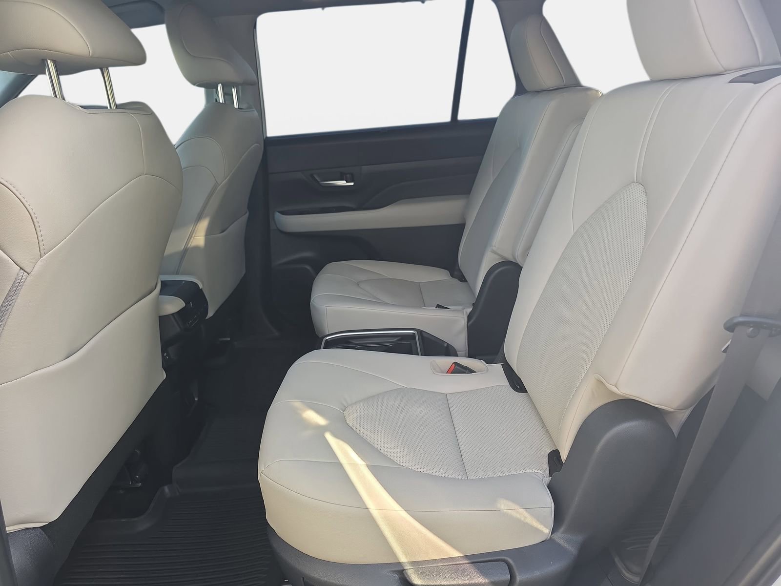 Used 2025 Toyota Grand Highlander AWD image 15