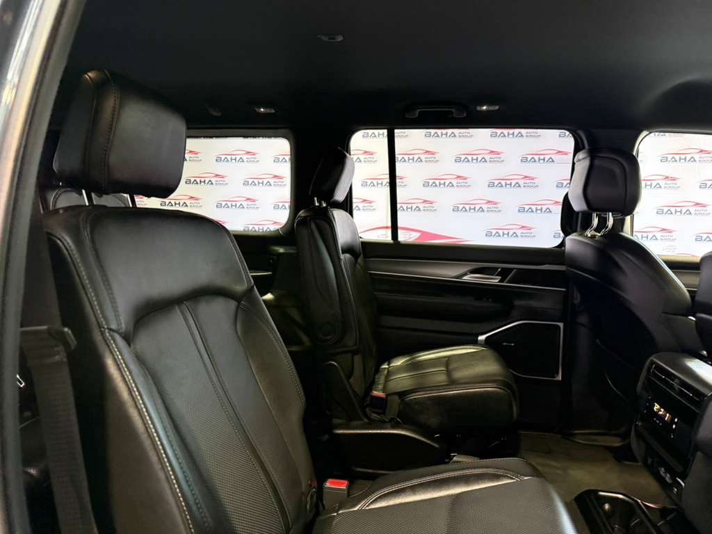 Used 2025 Jeep Wagoneer Series II AWD/4WD image 46