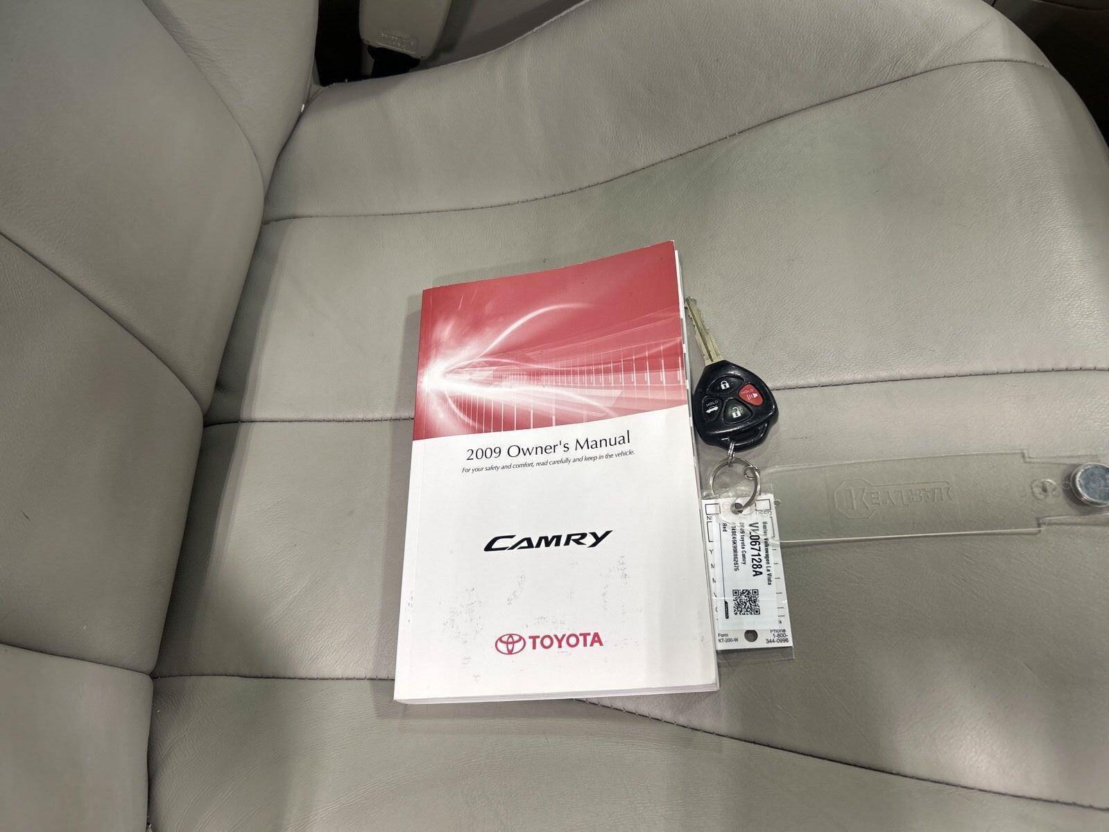 Used 2009 Toyota Camry XLE w/ Leather Pkg FWD image 19