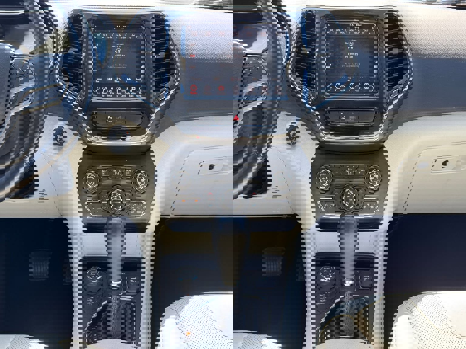 Used 2019 Jeep Cherokee Limited image 15