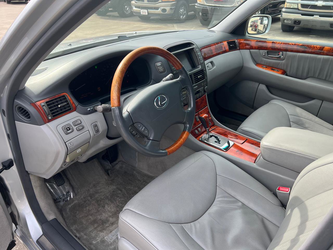 Used 2005 Lexus LS 430 image 29