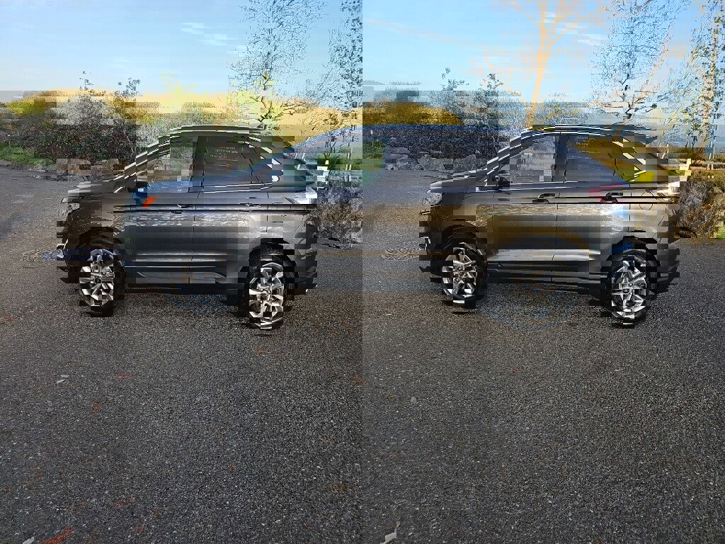 Used 2017 Ford Edge SEL w/ Equipment Group 201A image 2