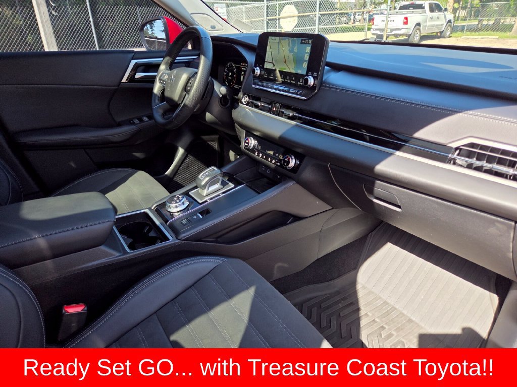 Used 2024 Mitsubishi Outlander SE FWD image 14