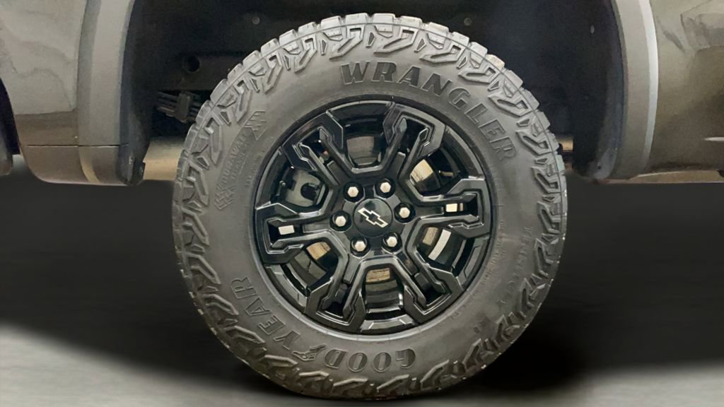 Used 2023 Chevrolet Silverado 1500 ZR2 image 34