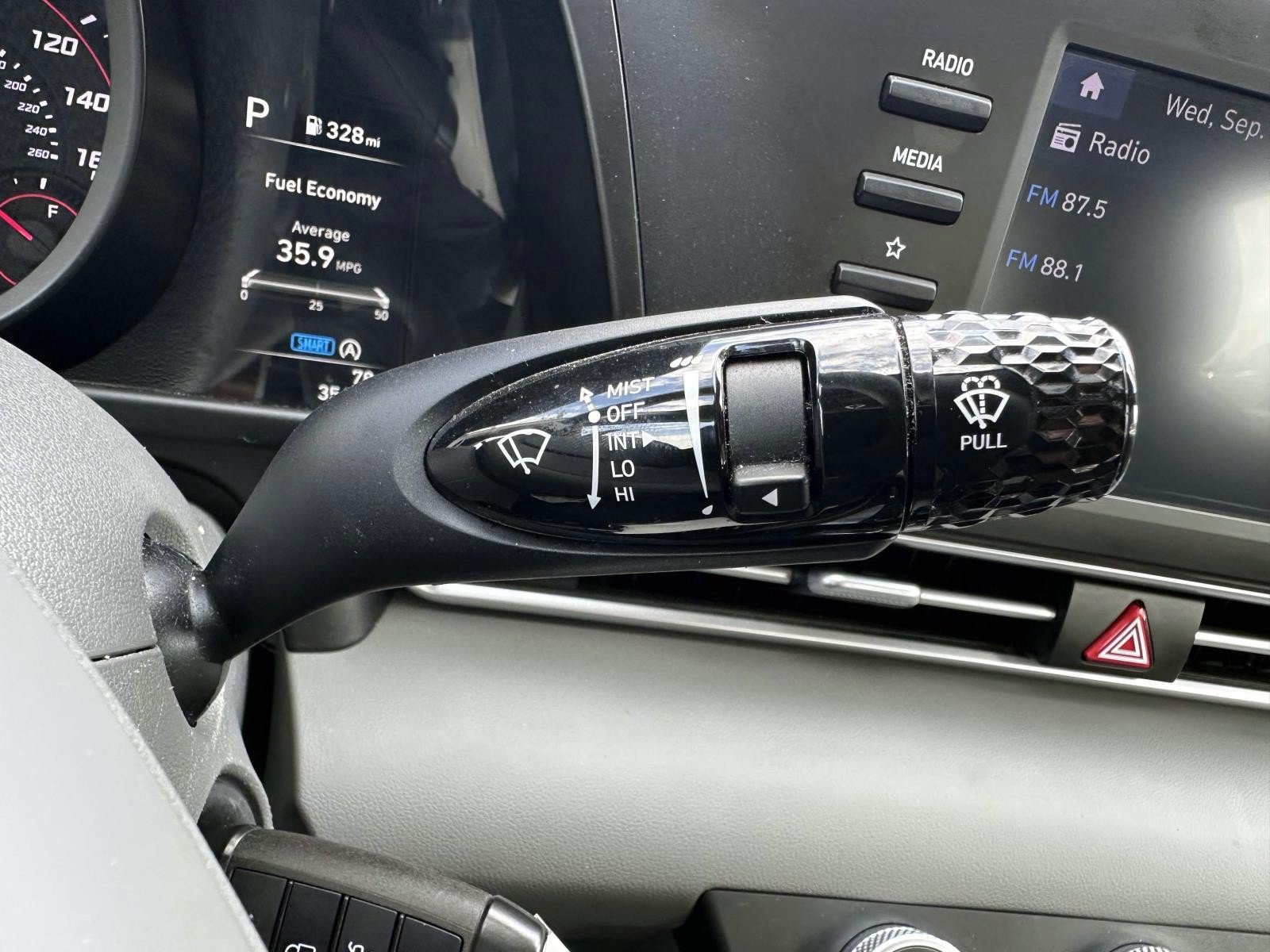 Used 2023 Hyundai Elantra SE FWD image 19