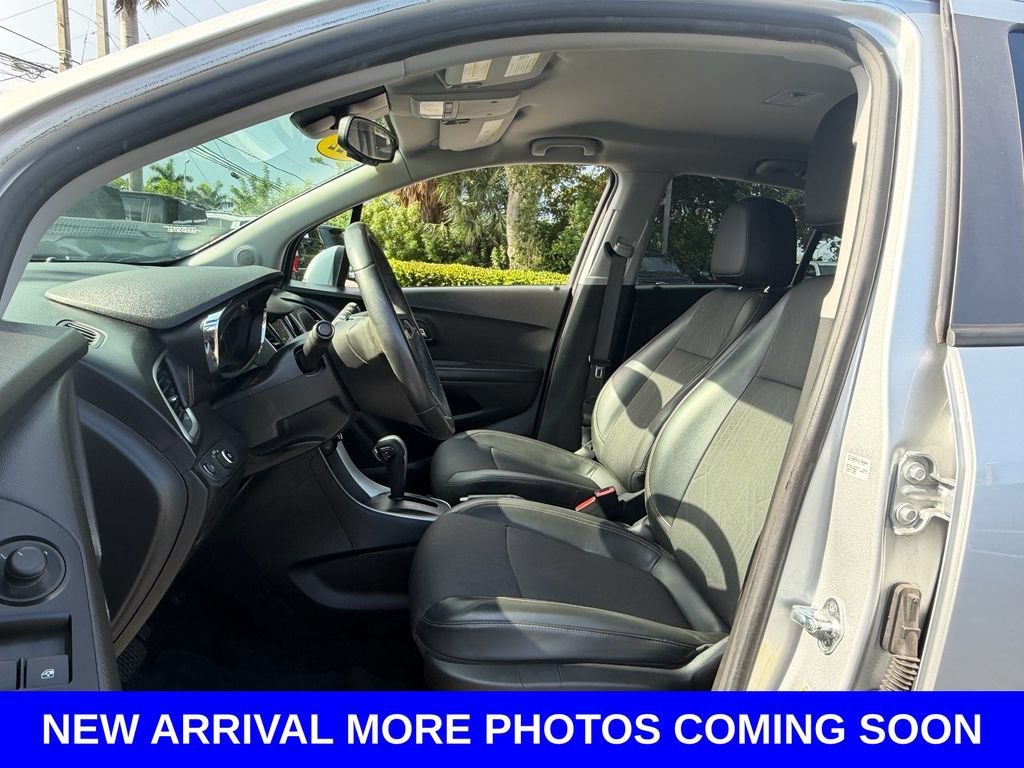 Used 2022 Chevrolet Trax LT w/ LT Convenience Package FWD image 9
