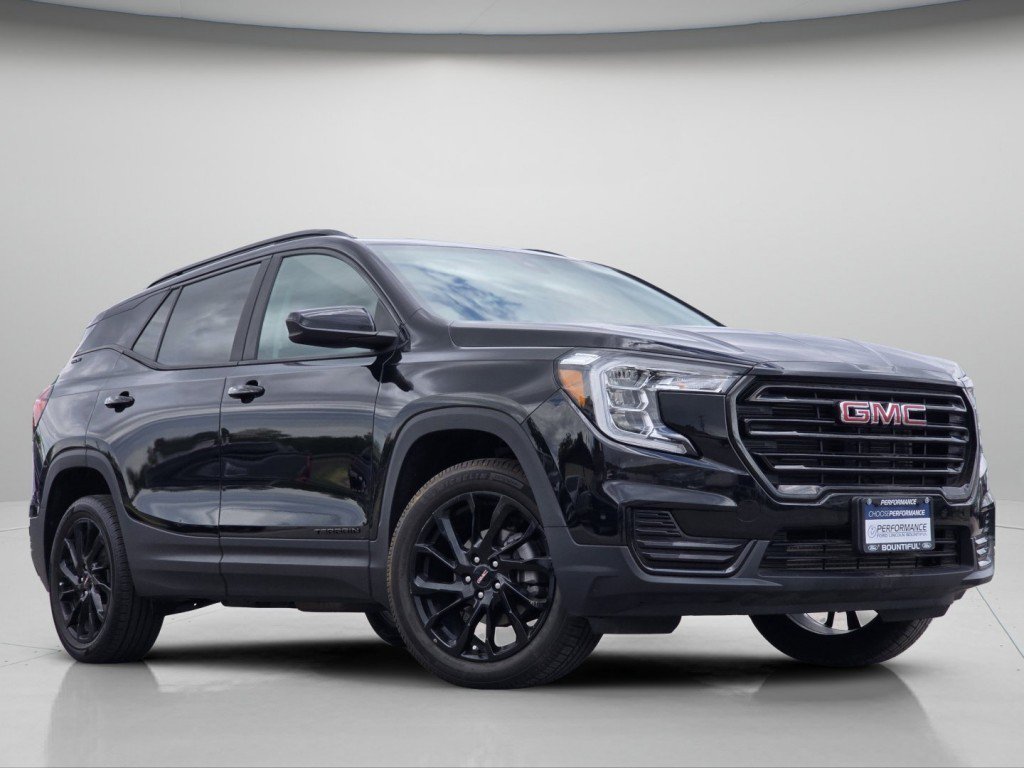Used 2024 GMC Terrain SLE w/ Elevation Edition AWD/4WD image 2