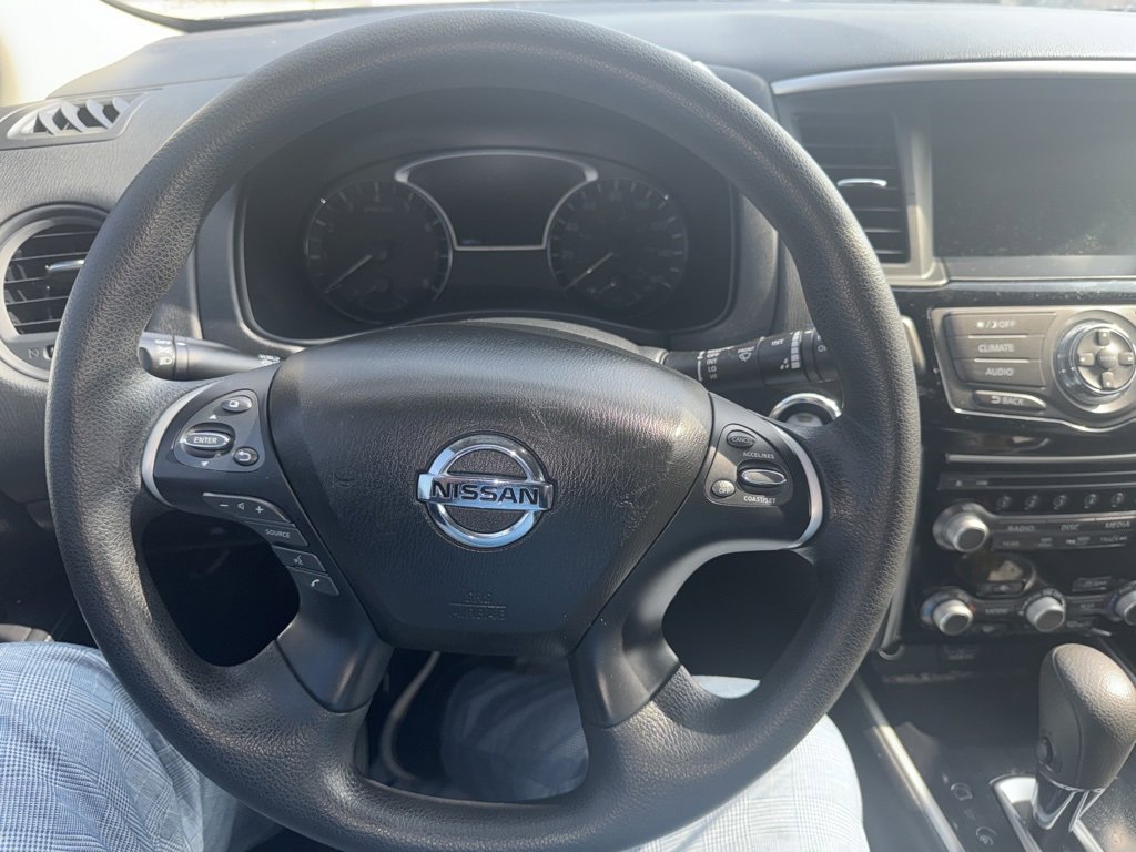 Used 2020 Nissan Pathfinder S image 23