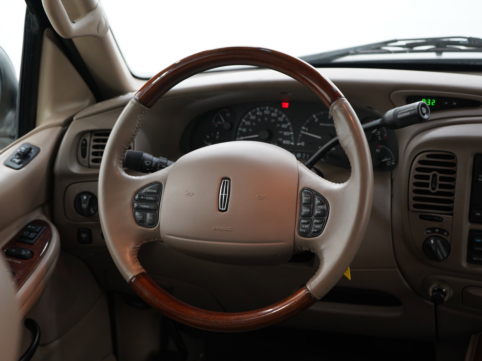 Used 2002 Lincoln Navigator 4WD image 14