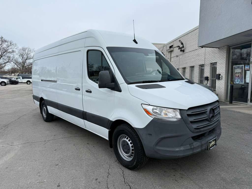 Used 2021 Mercedes-Benz Sprinter 2500 image 4