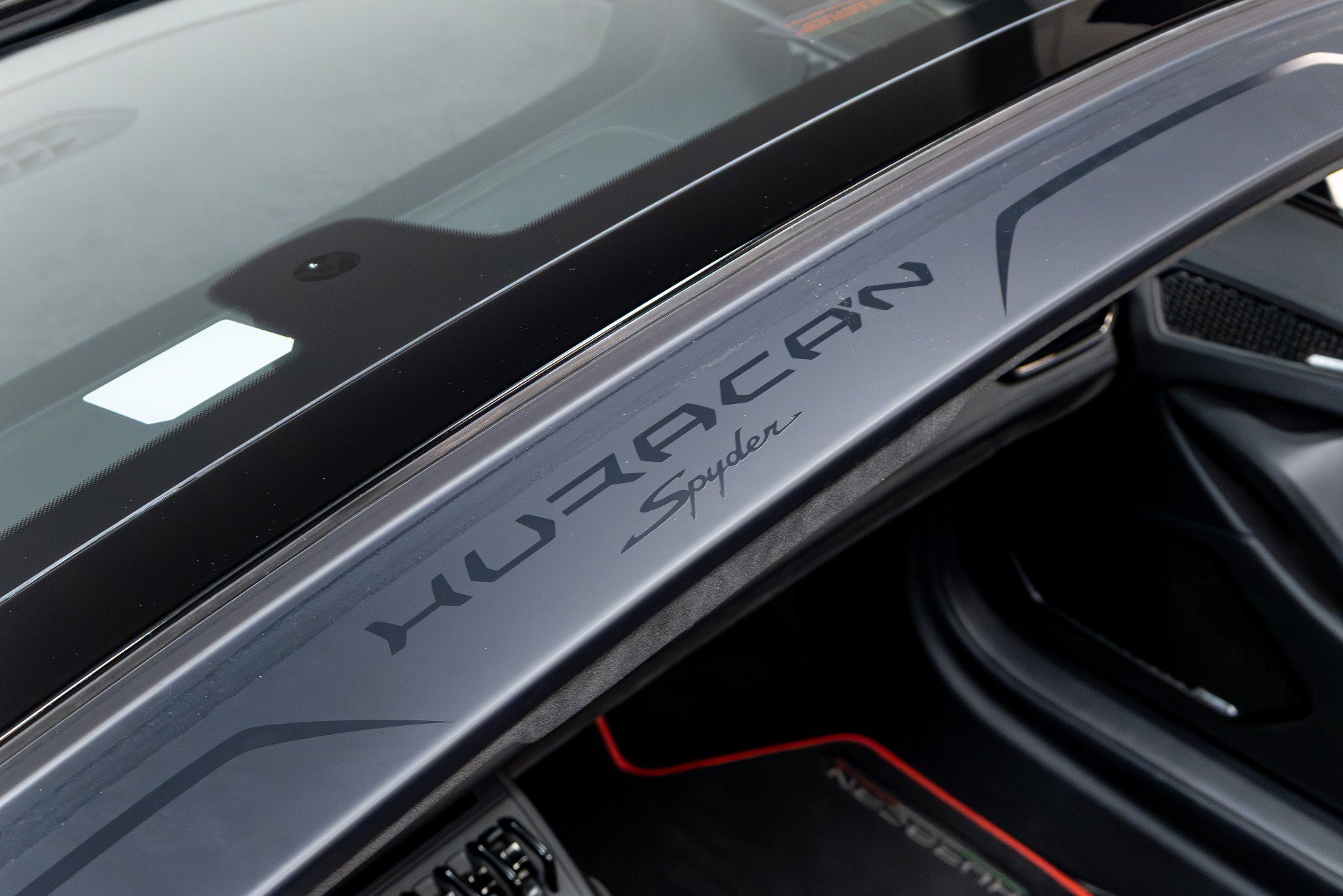 Used 2020 Lamborghini Huracan EVO image 28