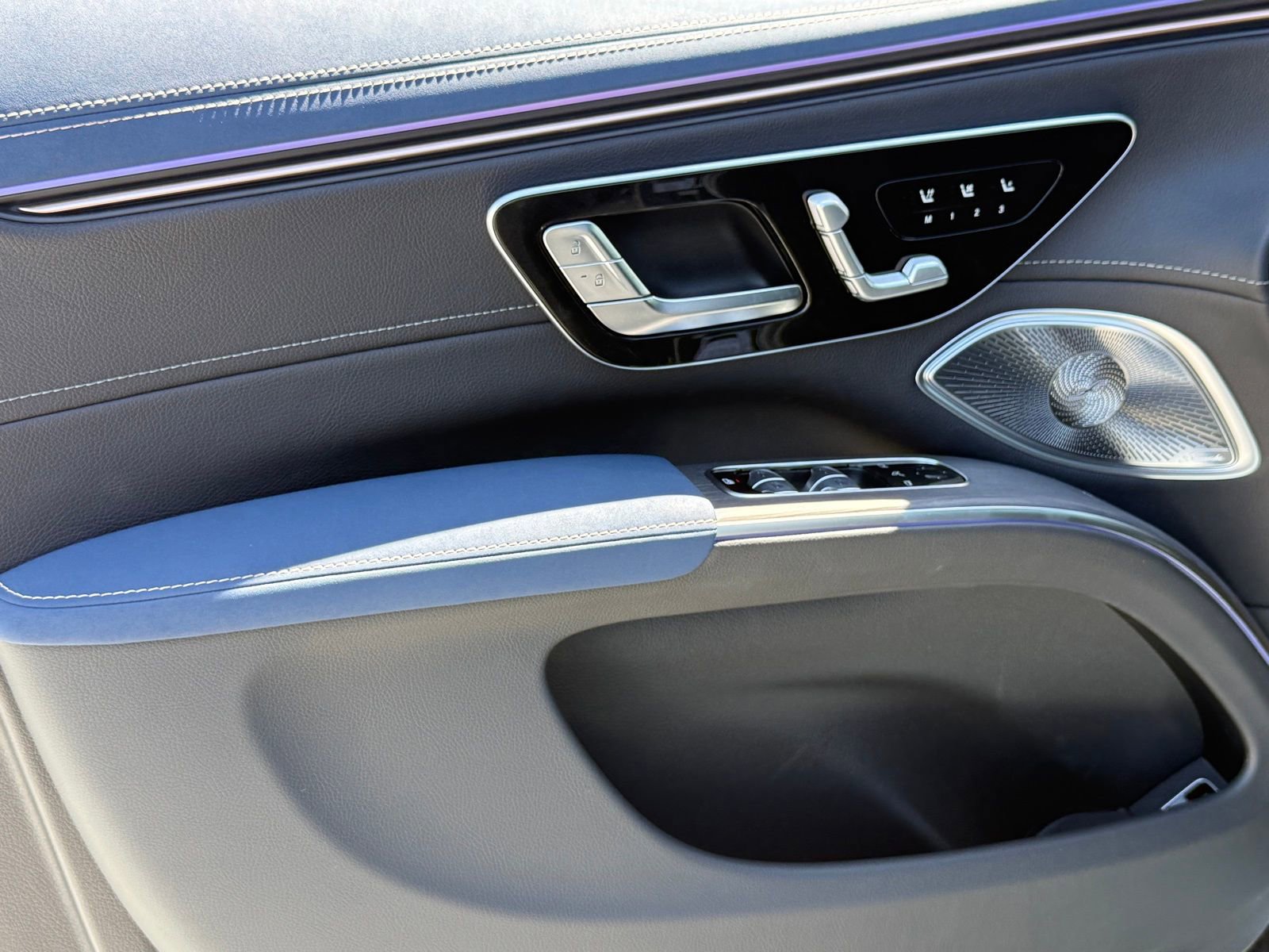 New 2026 Mercedes-Benz EQS 400 4MATIC SUV image 16