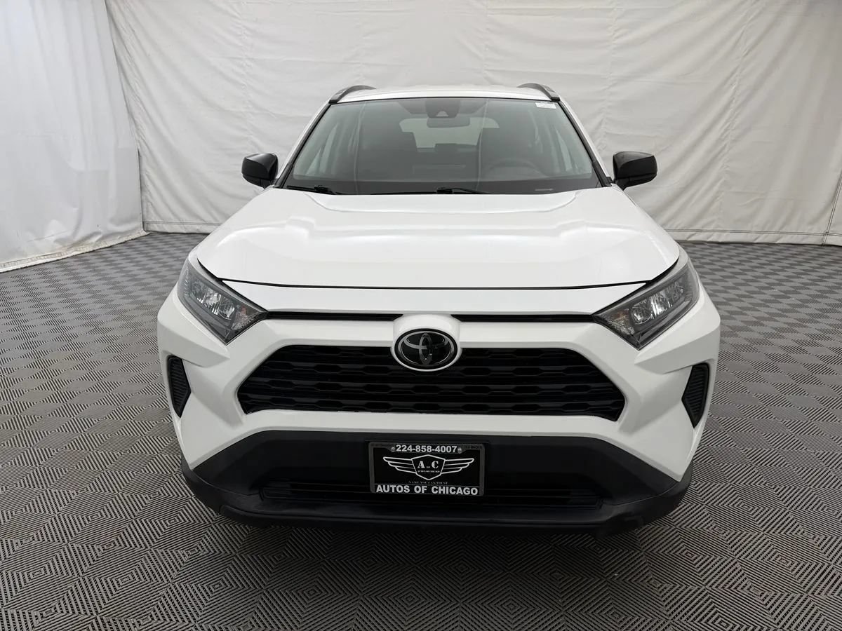 Used 2019 Toyota RAV4 LE AWD/4WD image 3
