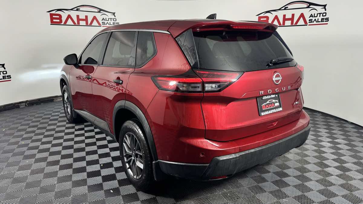 Used 2025 Nissan Rogue S AWD/4WD image 4