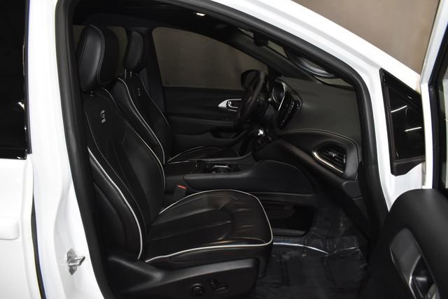 Certified 2025 Chrysler Pacifica Limited image 31