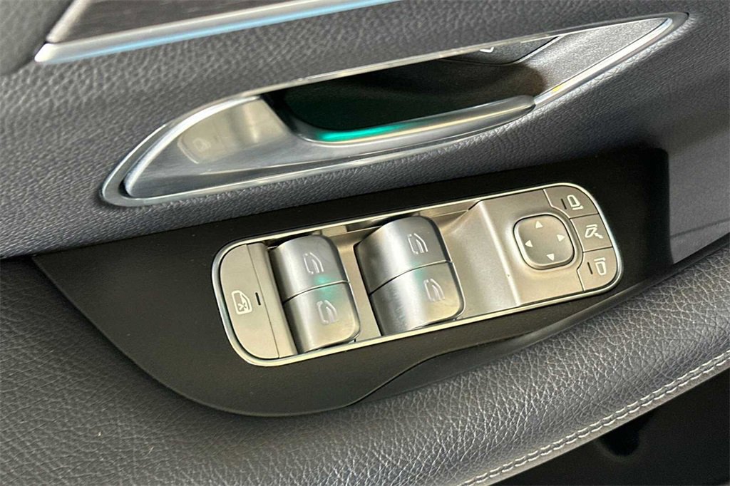 Used 2022 Mercedes-Benz GLE 350 4MATIC w/ AMG Line Exterior image 12