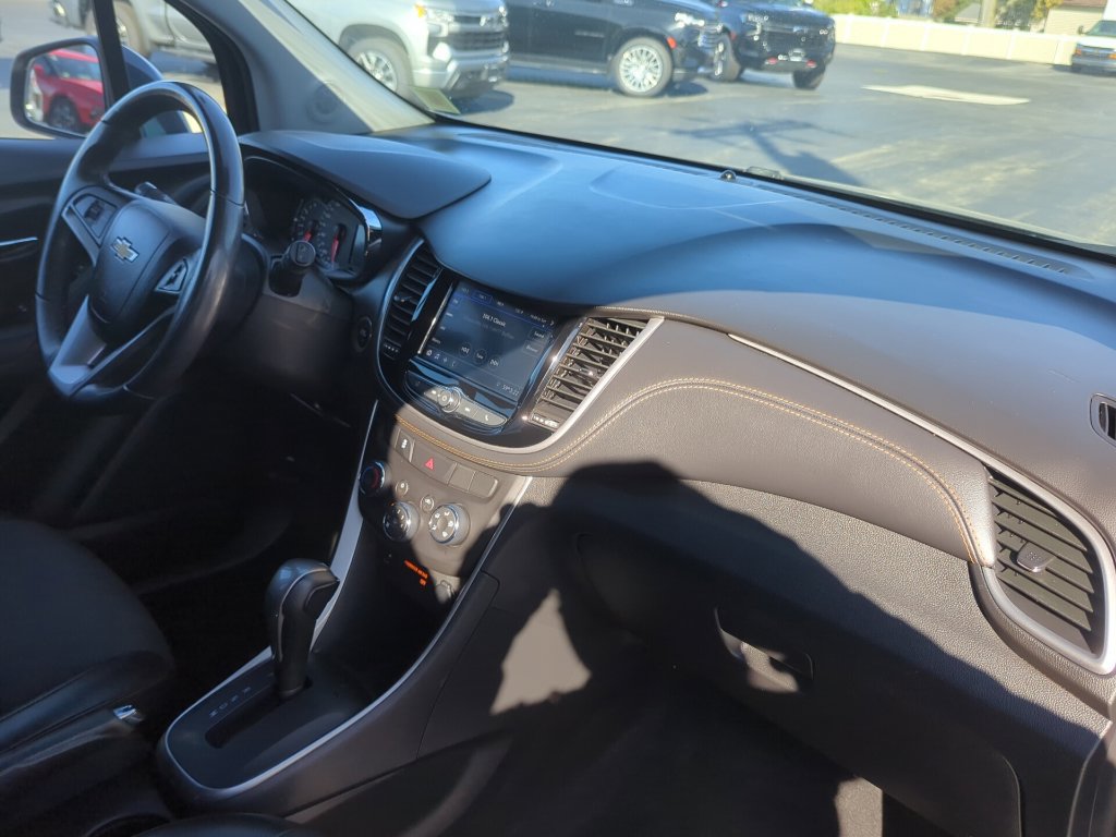 Used 2022 Chevrolet Trax LT w/ LT Convenience Package AWD/4WD image 16