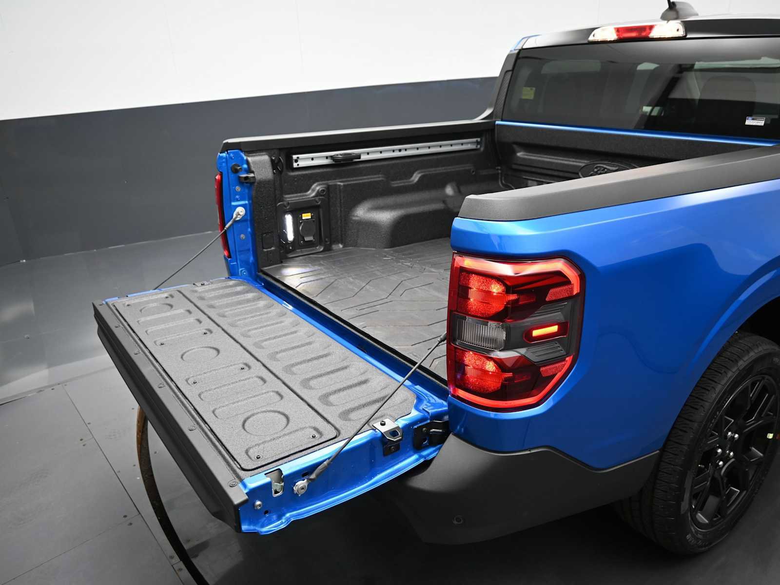 New 2026 Ford Maverick Lariat w/ Black Appearance Package image 13