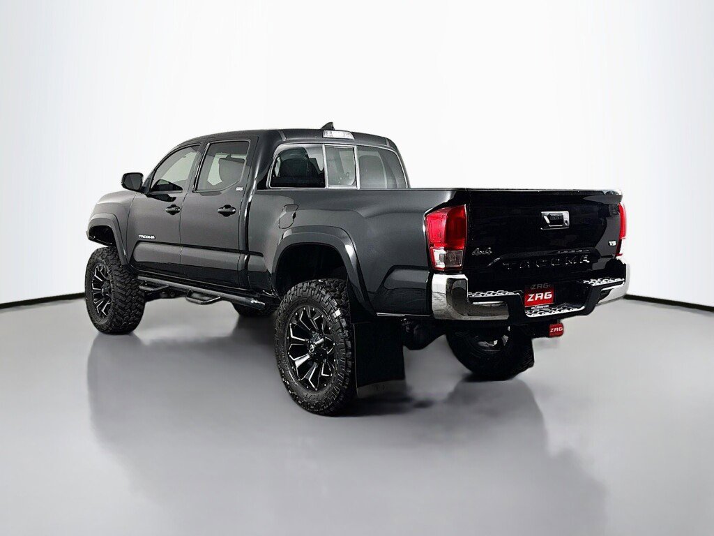 Used 2016 Toyota Tacoma SR5 w/ SR5 Appearance Package (SN) image 3