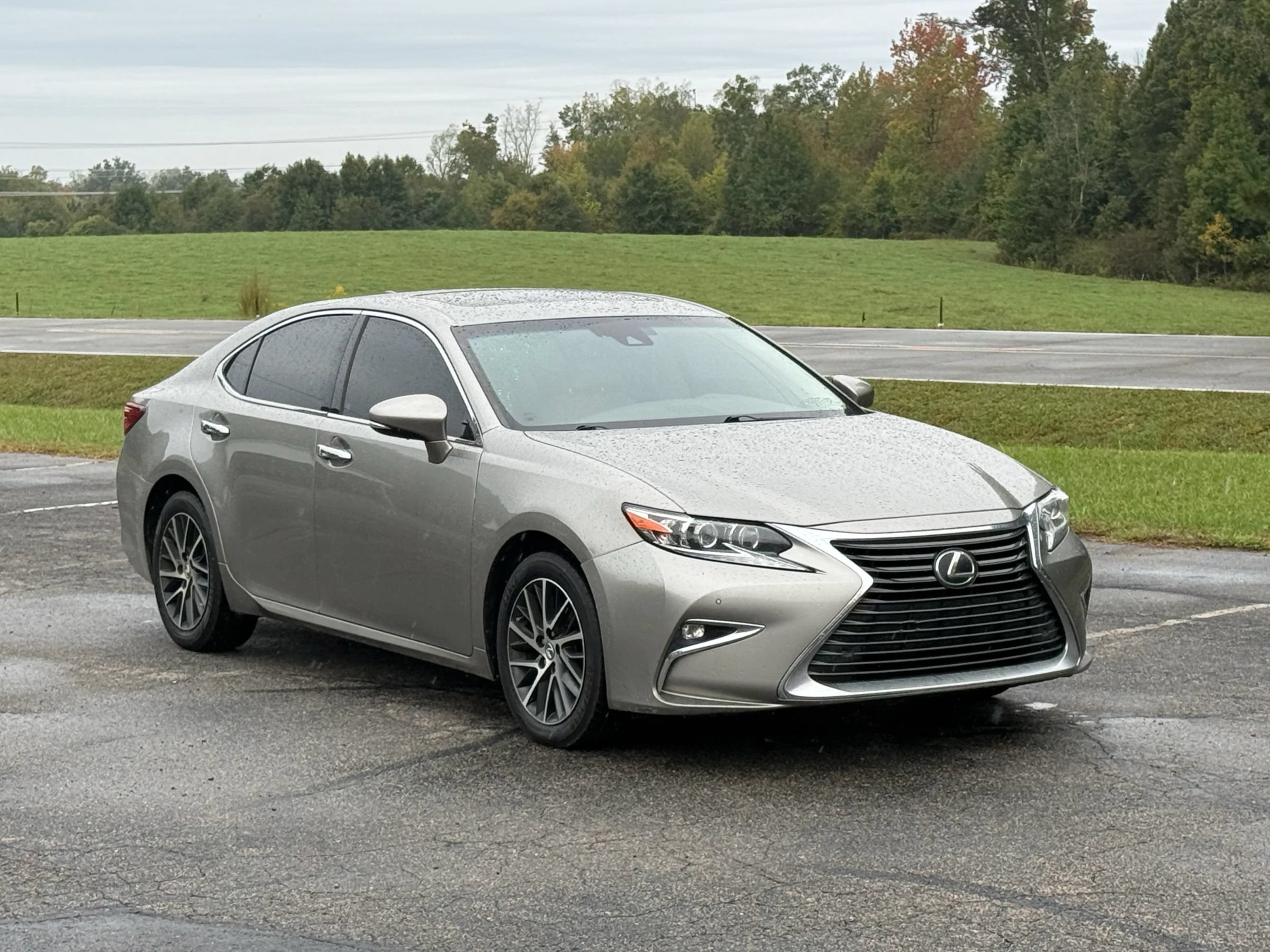 Used 2017 Lexus ES 350 w/ Luxury Package FWD image 1