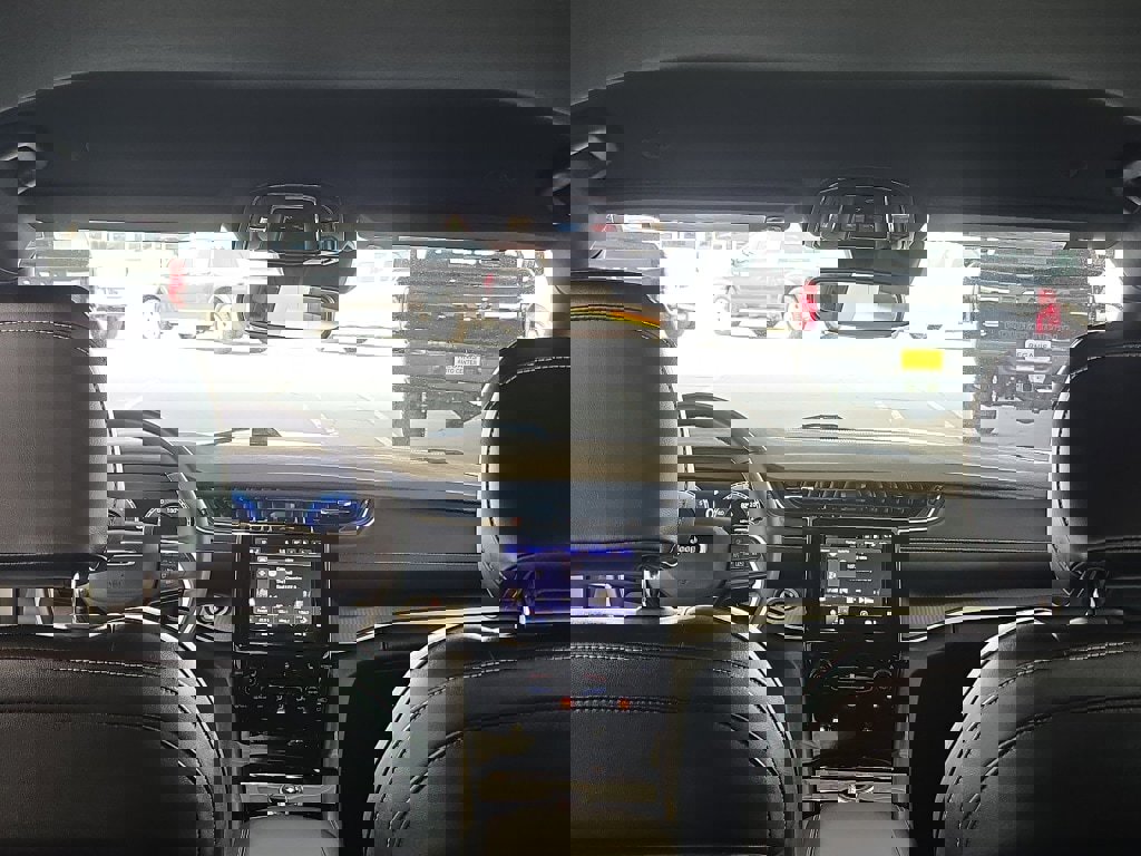 Used 2024 Jeep Grand Cherokee L Altitude image 9