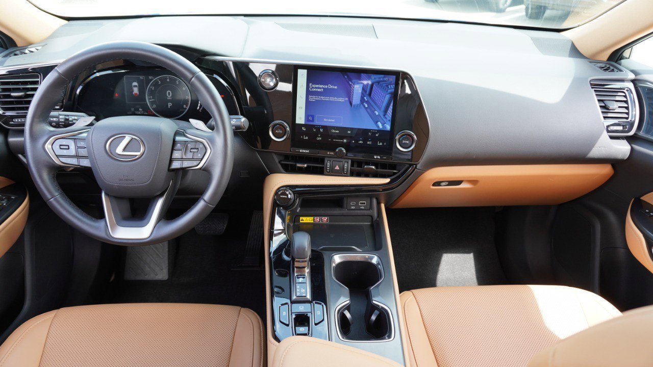 Used 2025 Lexus NX 250 FWD w/ Towing Package (2000 Lbs) image 27