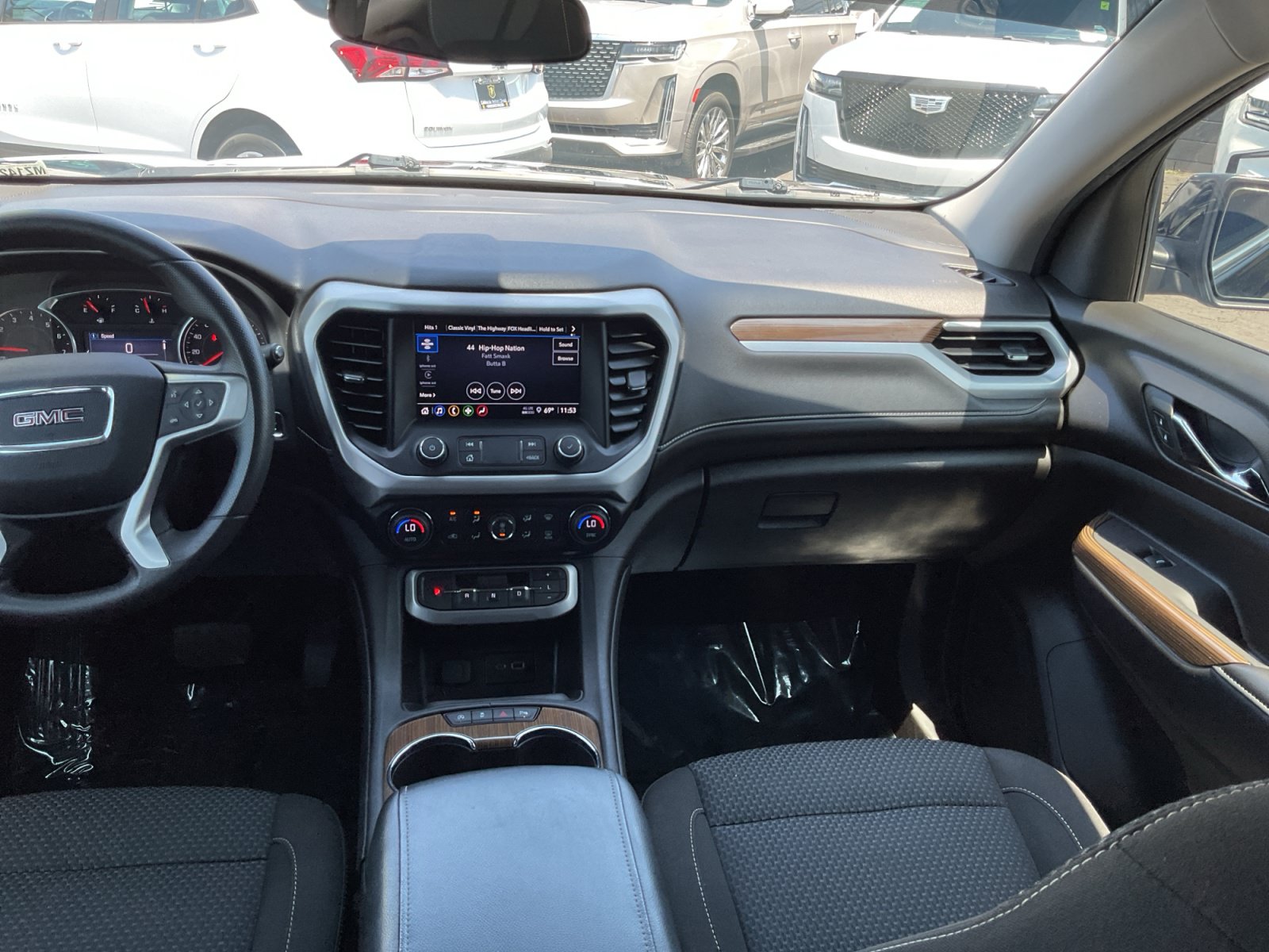 Used 2021 GMC Acadia SLE w/ Driver Convenience Package FWD image 16