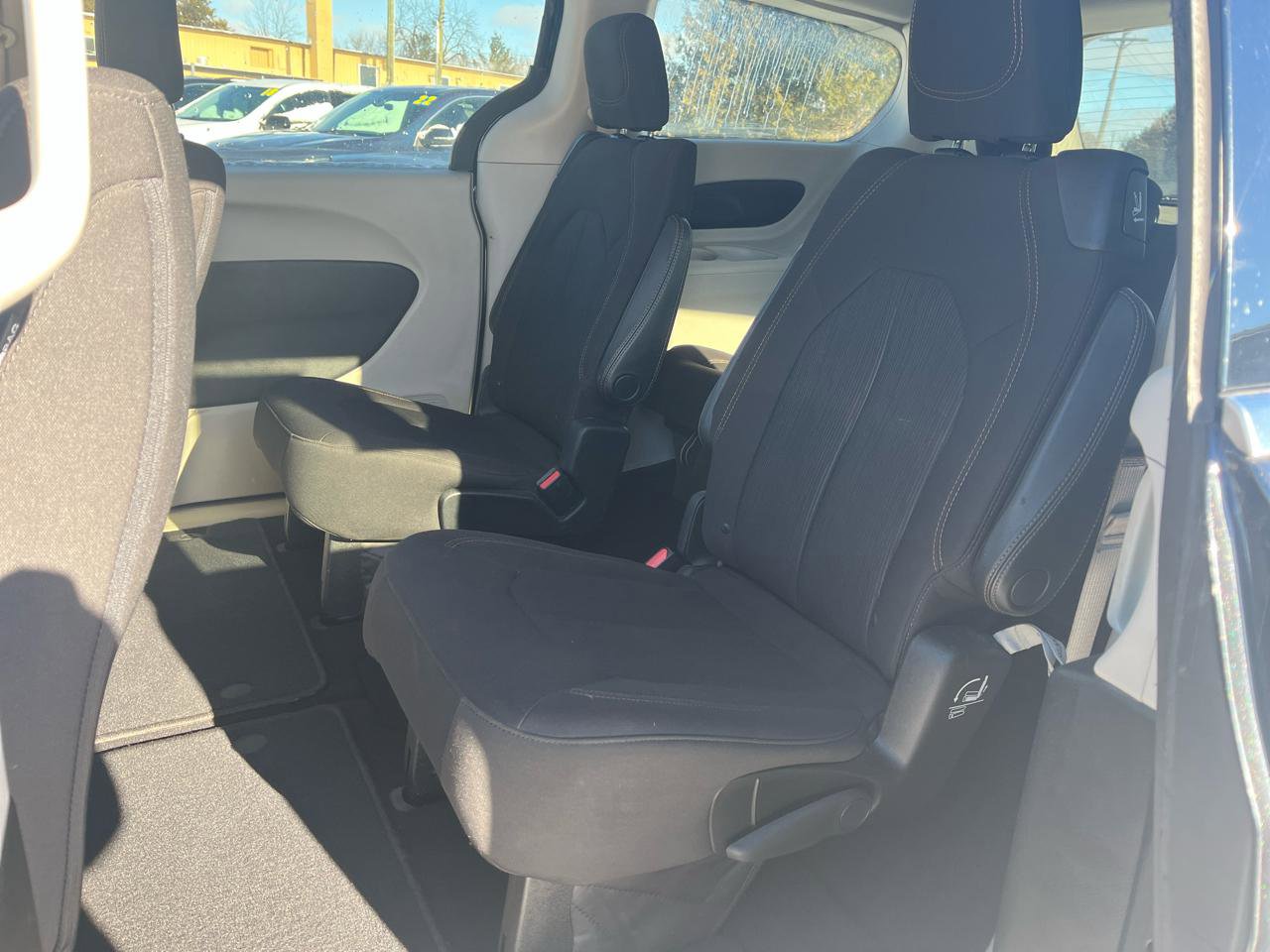 Used 2017 Chrysler Pacifica LX image 15