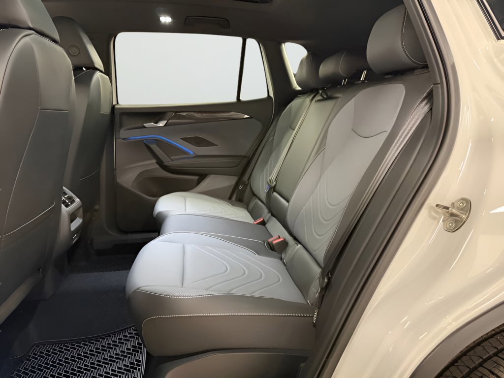 New 2026 Volkswagen Tiguan SE R-Line image 18