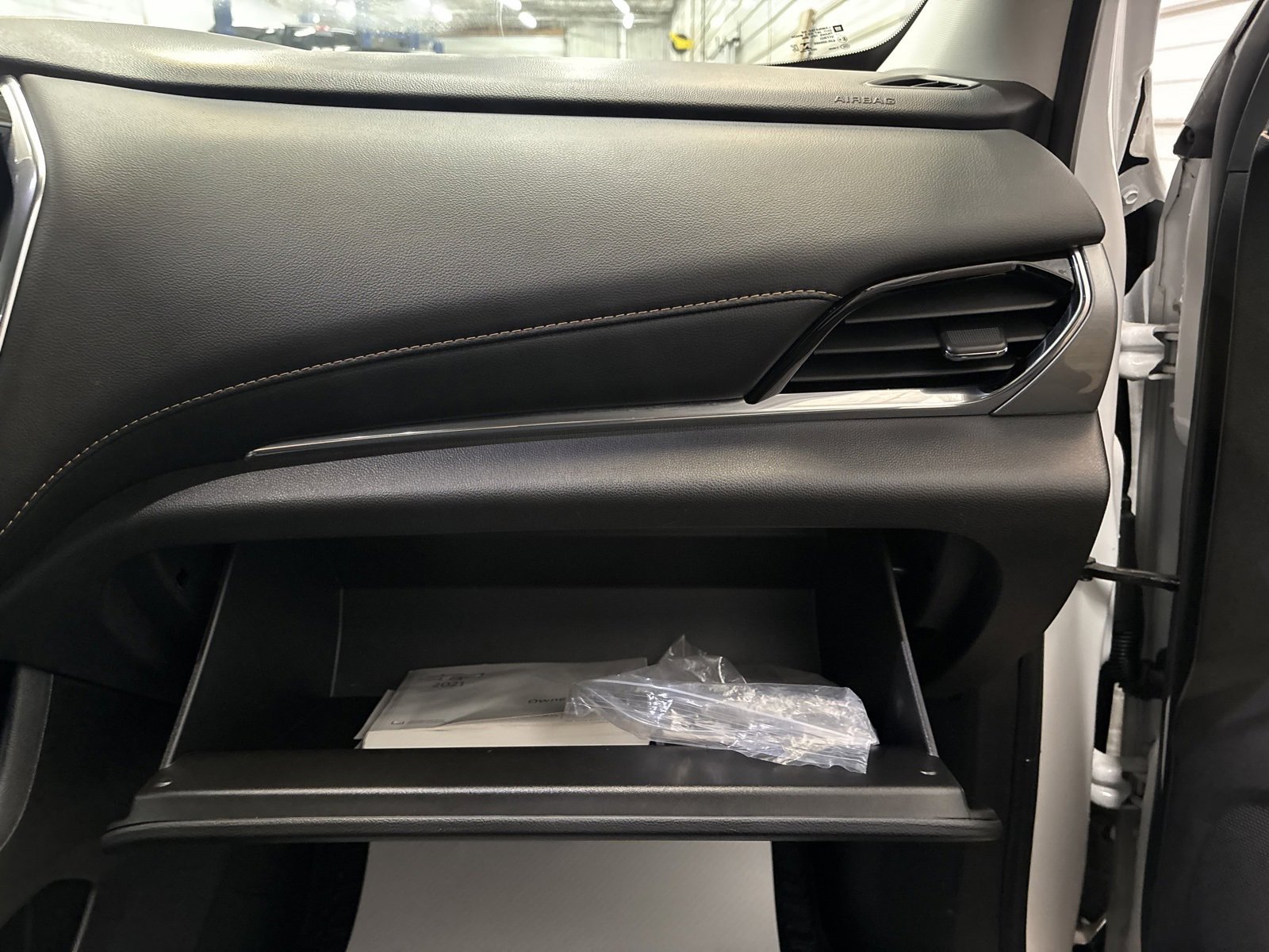 Used 2021 Chevrolet Traverse LT image 31