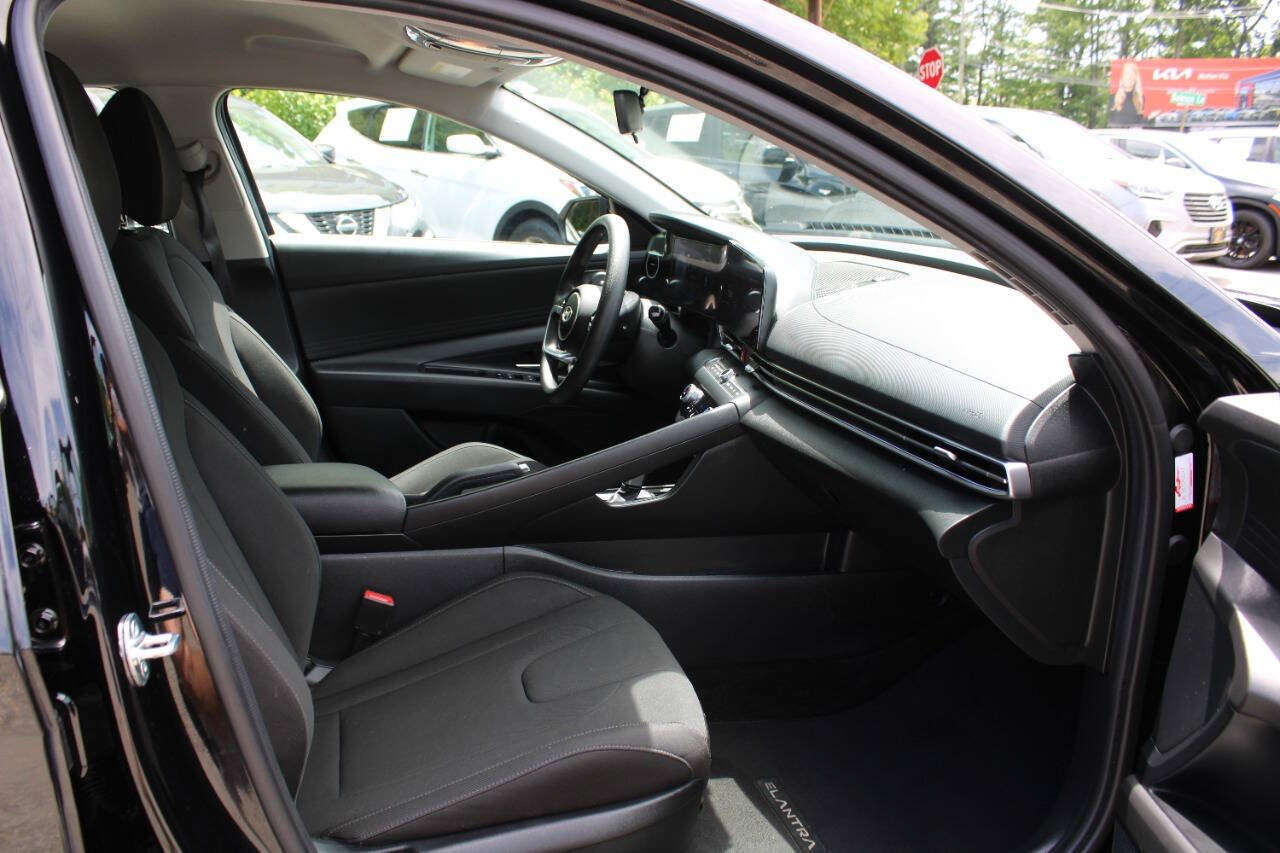 Used 2024 Hyundai Elantra SEL FWD image 30